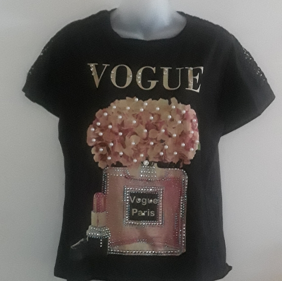 Black top with 3D embellishment - Picture 2 of 8